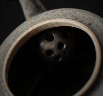 PETITE THÉIÈRE EN CÉRAMIQUE À POINTS