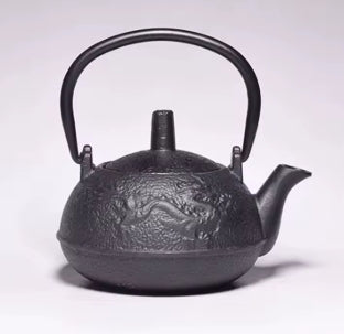 PETITE THÉIÈRE EN FONTE (STYLE JAPONAIS) TRADITIONNELLE