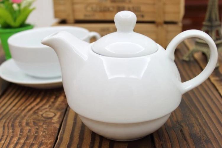 THÉIÈRE INDIVIDUELLE BLANCHE EN PORCELAINE