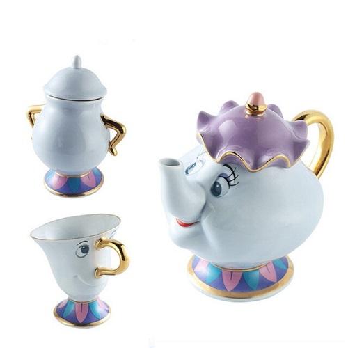 théière samovar une tasse un sucrié