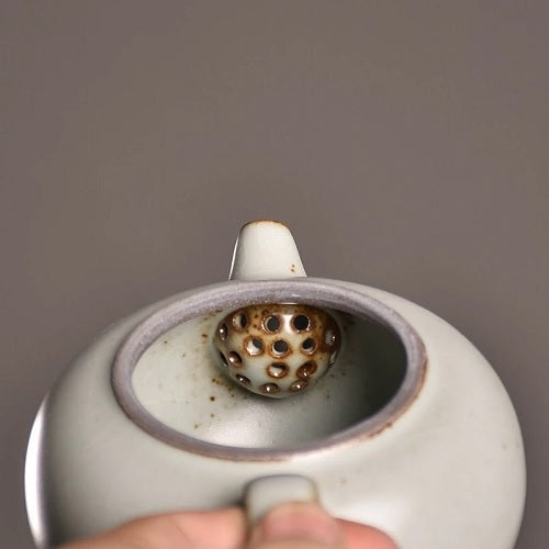 théière en céramique poire blanche