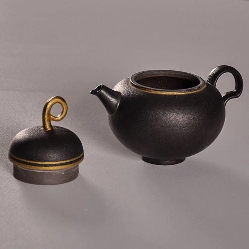 théière en céramique poire ouverte