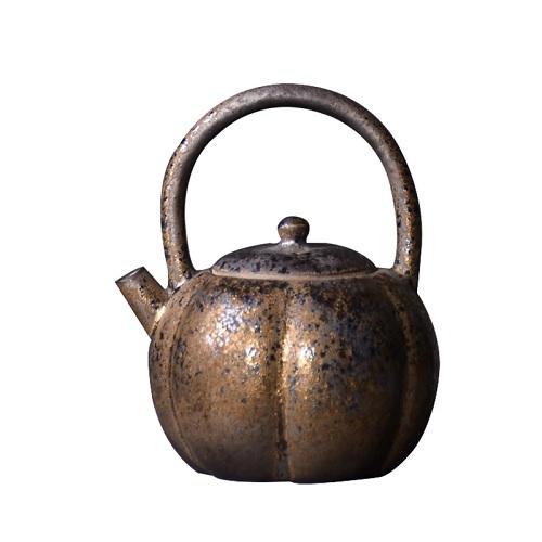 théière en céramique chinoise sur fond blanc