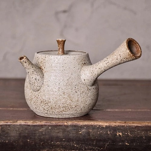 THÉIÈRE CÉRAMIQUE AVEC MANCHE CREUX ET BEC LONG BLANCHE
