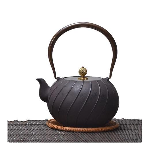 théière en fonte chinoise spirale vue de coté