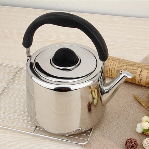 theiere inox lacor sur fond coloré