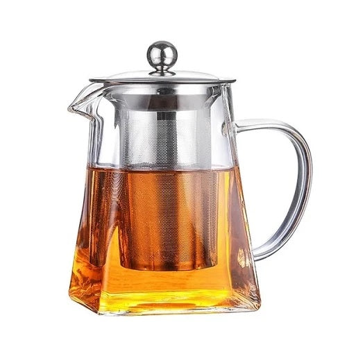 theiere en verre carree sur fond blanc