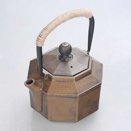 théière en fonte antique vu de haut