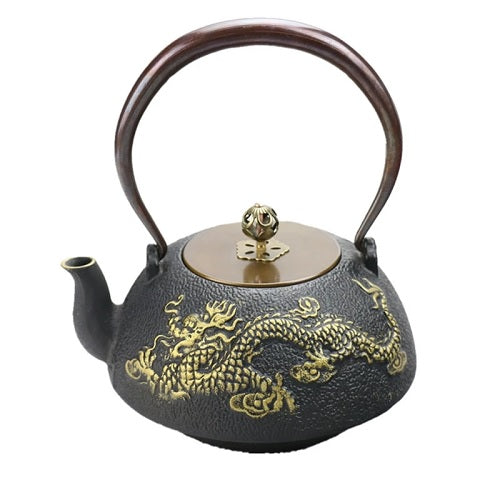 théière en fonte dragon de chine sur fond blanc