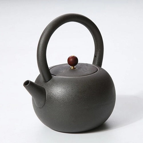 théière en céramique noire