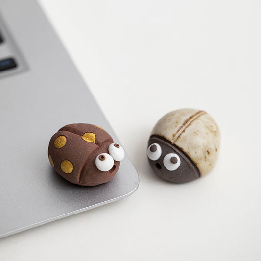 Mascottes de thé coccinelle marron