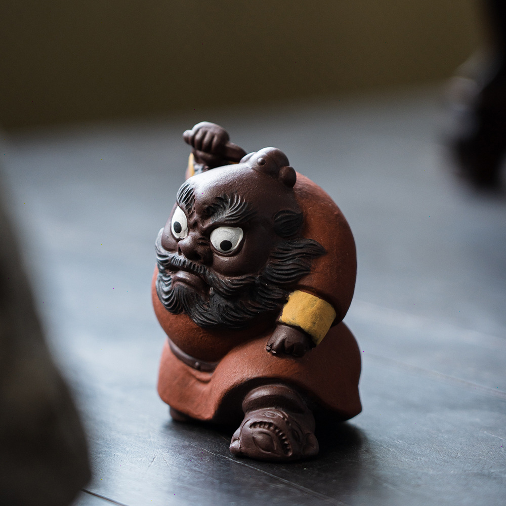 Mascottes de thé metre de karate en argile