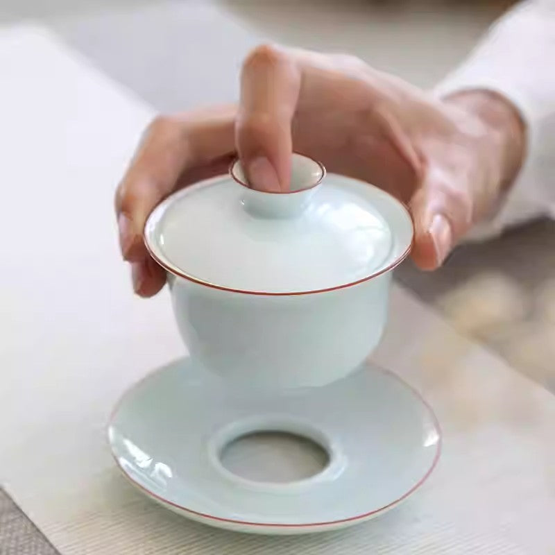 Gaiwans en porcelaine avec bordure or violet