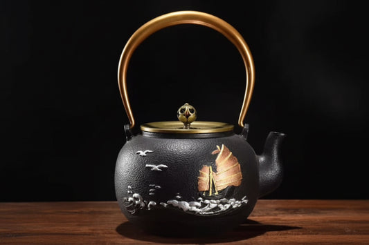 THÉIÈRE EN FONTE  ARARE