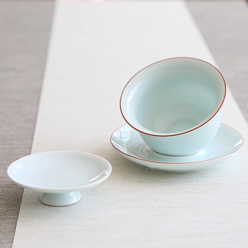 Gaiwans en porcelaine avec bordure or violet