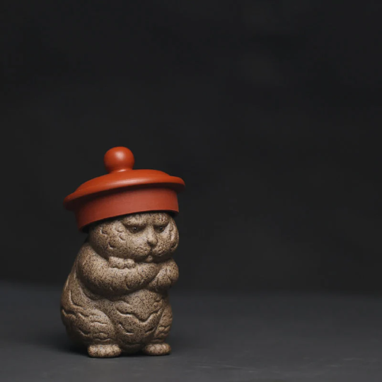 Mascotte de Thé Grue Dansante en Céramique