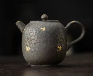 PETITE THÉIÈRE EN CÉRAMIQUE   À POINTS