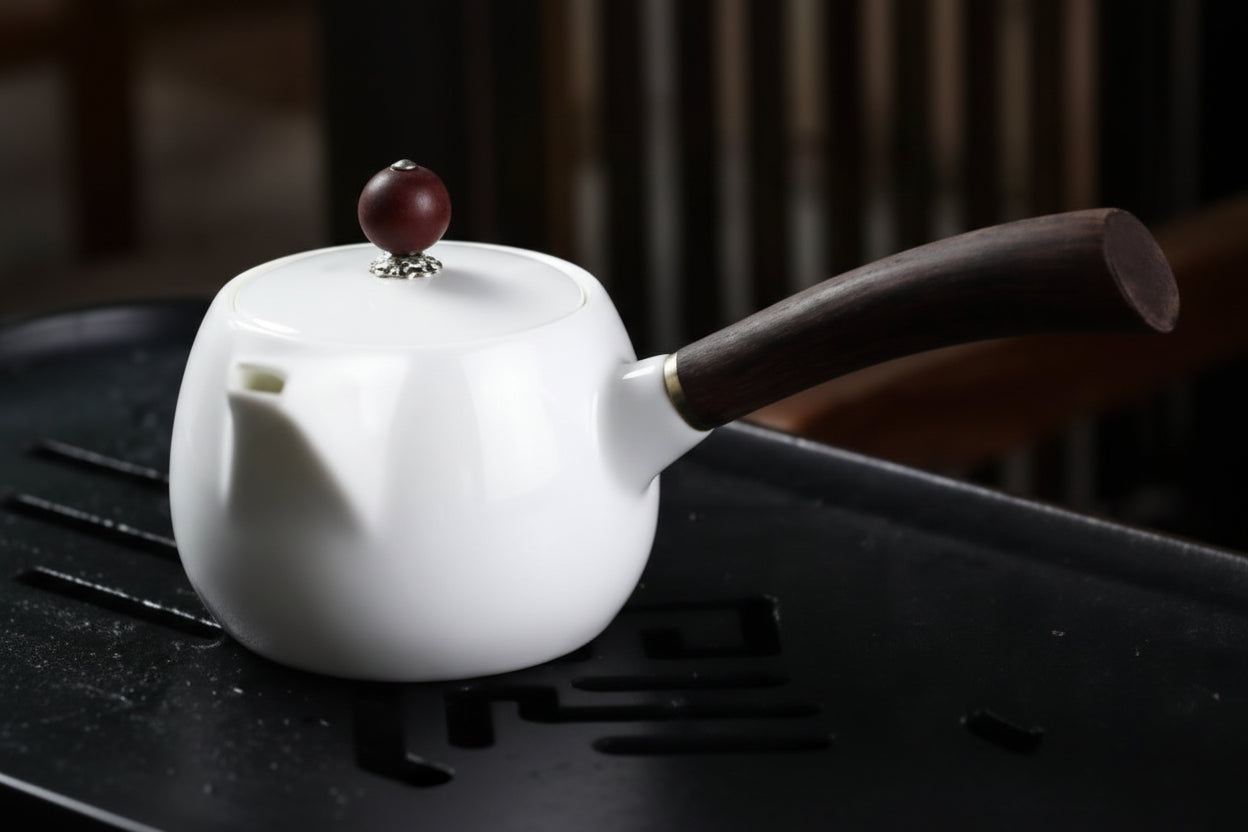 THÉIÈRE CÉRAMIQUE AVEC MANCHE INCURVÉ