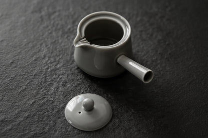 THÉIÈRE CÉRAMIQUE AVEC MANCHE CREUX