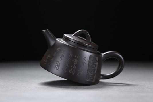 PETITE THÉIÈRE CÉRAMIQUE CARRÉE   BEC INCURVÉ