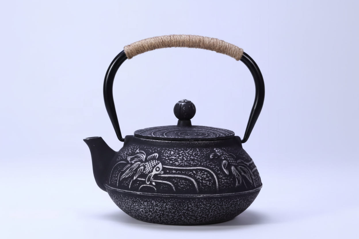 THÉIÈRE EN FONTE  POISSONS