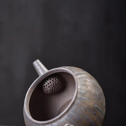 théière en céramique ouverte