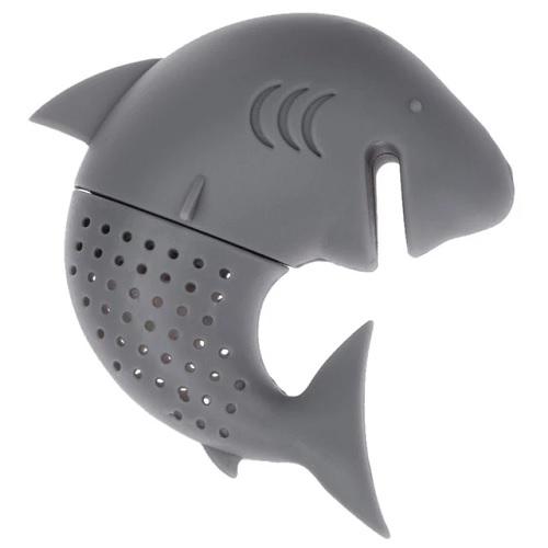 infuseur à thé requin sur fond blanc