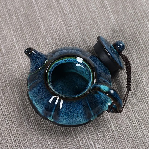 Petite théière en porcelaine chinoise bleu verte ouverte