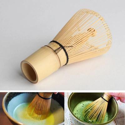 fouet thé matcha en action