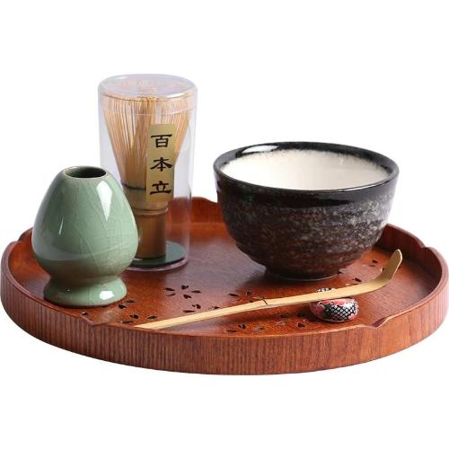 service thé matcha sur fond blanc