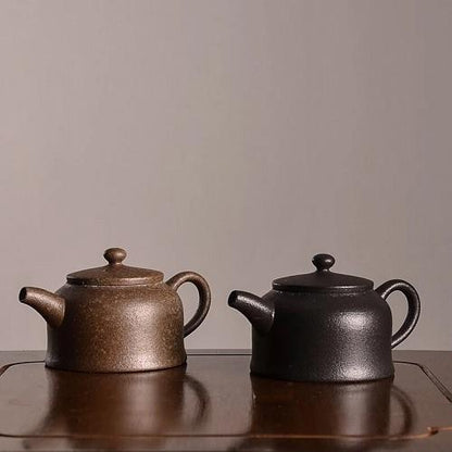 théière en céramique avec filtre noire