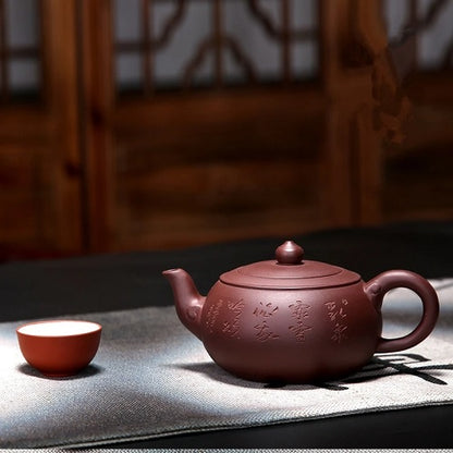 theillere en céramique en argile avec tasse