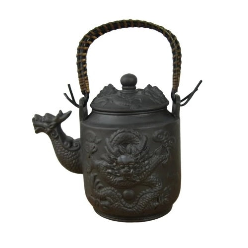 theiere en ceramique chinoise dragon sur fond blanc