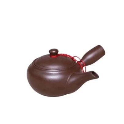 Théière céramique marron avec manche - 150 ml sur fond blanc