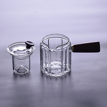 théière en verre résistant vide