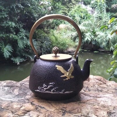 theillere en fonte noire aigle d'or
