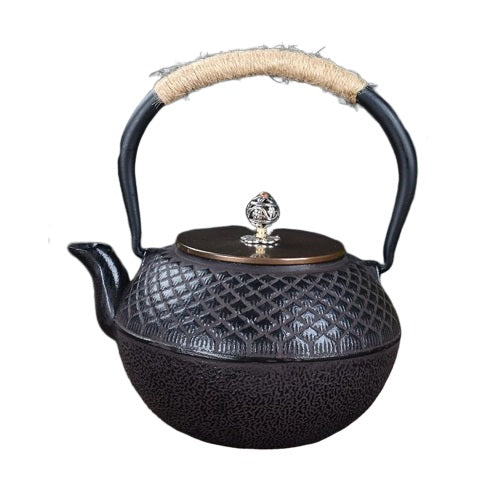 théière en fone japonaise peau de serpent sur fond blanc