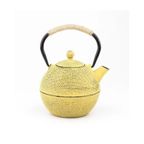 tetsubin jaune dans un décor blanc