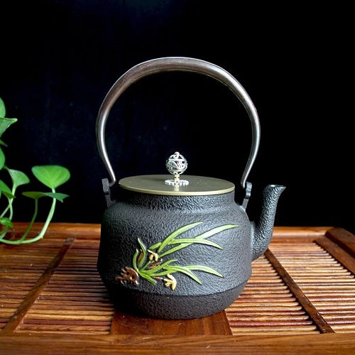 théière en fonte ancienne orchidée