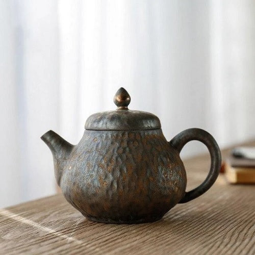 théière céramique traditionnelle sur une table